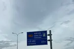 Biển chỉ dẫn lưu thông lên đường cao tốc Biên Hòa - Vũng Tàu từ đường Võ Nguyên Giáp