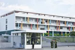 Sáng 13-8, lực lượng an ninh triển khai nhiệm vụ sớm để bảo đảm kỳ thi lại diễn ra an toàn, đúng quy định. Ảnh: XUÂN ĐẮC