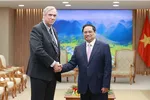 Thủ tướng Phạm Minh Chính chào đón Thượng Nghị sĩ Jeff Merkley dẫn đầu đoàn nghị sĩ Hoa Kỳ thăm và làm việc tại Việt Nam. Ảnh: VIẾT CHUNG