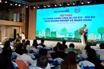 Journalist Nguyen Nhat delivered the opening speech at the Green Finance seminar hosted by Saigon Investment. Photo by Hoang Hung.
