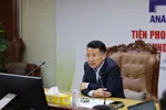 Ông Nguyễn Tuấn Tú, Tổng giám đốc PVI trao đổi với nhà đầu tư