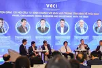 Ông Đậu Anh Tuấn, Phó Tổng thư ký, Trưởng ban pháp chế VCCI trình bày tại diễn đàn 