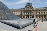Trời nắng nóng gay gắt tại Paris, Pháp. Ảnh: THX/TTXVN