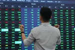 Cổ phiếu chứng khoán ‘bùng nổ’, VN Index tăng gần 34 điểm