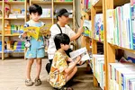 Phụ huynh tại TPHCM lại vất vả với sách giáo khoa