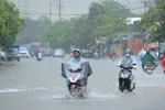 Áp thấp nhiệt đới trên Biển Đông, mưa lớn cả 3 miền
