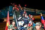 Các thành viên đoàn cứu hộ, cứu nạn Việt Nam đã hoàn thành nhiệm vụ nhân đạo tại Venezuela và trở về nước. Ảnh: HOÀNG LAM