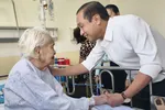 Lãnh đạo HĐND TPHCM thăm Mẹ Việt Nam Anh hùng, thương binh tiêu biểu