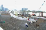 Đơn vị thi công chủ động phối hợp, chuẩn bị nhân lực, thiết bị và phương án kỹ thuật, sẵn sàng triển khai ngay khi sà lan được bàn giao. Ảnh: BẢO ANH
