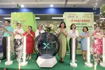 Phó Tổng Biên tập Báo SGGP Bùi Thị Hồng Sương và Phó Tổng Giám đốc Saigon Co.op Nguyễn Ngọc Thắng cùng các đại biểu thực hiện nghi lễ phát động Chiến dịch Tiêu dùng xanh 2026. Ảnh: DŨNG PHƯƠNG