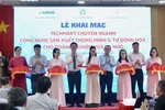 Các đại biểu cắt băng khai mạc Techmart. Ảnh: DUY TRẦN