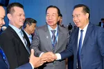 Chủ tịch UBND TPHCM Nguyễn Văn Được gặp gỡ, trao đổi với các doanh nhân tham dự Đại hội Đại biểu Hiệp hội Doanh nghiệp TPHCM lần thứ I, nhiệm kỳ 2026-2031. Ảnh: HOÀNG HÙNG