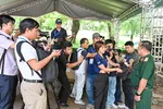Phóng viên các cơ quan báo chí tác nghiệp tại Công viên Lê Thị Riêng