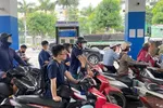 Doanh nghiệp được tự quyết giá xăng dầu?
