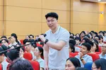 Một tân bác sĩ nội trú lựa chọn chuyên ngành đào tạo tại Trường Đại học Y Hà Nội. Ảnh: NGỌC DUNG