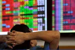 Giao dịch buồn tẻ, VN Index đảo chiều bất thành