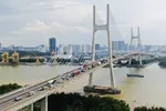 TPHCM sẽ tiến hành sửa chữa mặt cầu Phú Mỹ theo hướng từ phường Cát Lái về phường Tân Thuận từ 30-5 đến 11-7. Ảnh: HOÀNG HÙNG
