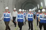 Phó Thủ tướng Phạm Bình Minh và Chủ tịch UBND TPHCM Nguyễn Thành Phong thị sát tuyến đi ngầm metro Bến Thành - Suối Tiên. Ảnh: CAO THĂNG