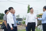 Phó Chủ tịch UBND TPHCM Hoàng Nguyên Dinh kiểm tra tiến độ đền bù, giải phóng mặt bằng dự án đường cao tốc TPHCM- Chơn Thành. Ảnh: DUY TRẦN