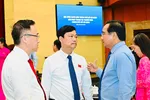 Chủ tịch UBND TPHCM Nguyễn Văn Được trao đổi cùng Chủ tịch HĐND TPHCM Võ Văn Minh và Phó Bí thư Thành ủy TPHCM Đặng Minh Thông tại kỳ họp. Ảnh: VIỆT DŨNG