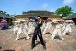 Mono ra mắt MV "Công tử văn thơ"