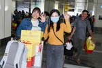 Người lao động trong niềm vui về quê đón tết trên “Chuyến bay Công đoàn - Xuân 2026”. Ảnh: HOÀNG HÙNG