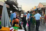 Chấn chỉnh tình trạng buôn bán lấn chiếm lòng lề đường ở chợ Long Hải