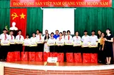 Trao 121 suất quà Trung thu và học bổng cho trẻ em có hoàn cảnh đặc biệt