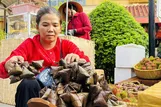 Chợ Bình Tây tái hiện không gian Tết Đoan Ngọ