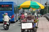 Hàng rong trên cầu Trường Đai