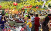 在春節期間,本市各超市、商業中心、便利商店已準備資金和簽訂合同儲備比平日增加2至3倍的貨量。(圖源:互聯網)