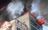 火警現場火勢猛烈,濃煙滾滾。(圖源:CTV)