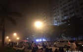 公寓火警事故導致上百名居民驚慌大喊並跑向外面逃難。(圖源:乂安報)