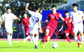 越南隊(紅衣)22號進靈上演帽子戲法。
