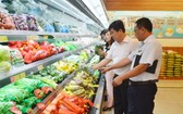 衛生安全食品檢查團正在追溯食品來源。