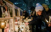 加拿大公民在事故中遇難,滿地可市民眾舉行悼念活動。(圖源:AP)