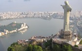 巴西里約熱內盧救世基督像等主要觀光景點,經5個月疫情封鎖之後,15日重新對大眾開放。(圖源:Wikipedia)