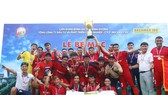 Tân vô địch mùa bóng 2019, CLB Hoàng Gia. Ảnh: Đình Viên