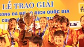 Đội nữ TPHCM I giành ngôi hậu ở mùa bóng 2019. Ảnh: Anh Trần