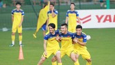 Tuấn Anh, Tiến Linh và Tiến Dũng trên sân tập chiều 17-11. Ảnh: Minh Hoàng