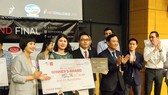 Medlink – champion of VietChallenge 2019 in the US – received the award. (Photo: SGGP)