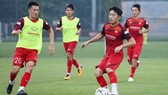 National team players during a training session in Hanoi. The match between Indonesia and Vietnam will be live aired on VTV6. (Photo: VFF)
