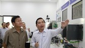 Prime Minister of Laos Thongloun Sisoulith visits Da Nang High-Tech Park (Photo:http://baochinhphu.vn)