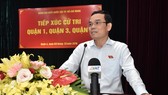 Phó Bí thư Thường trực Thành ủy TPHCM Trần Lưu Quang phát biểu trong buổi tiếp xúc cử tri. Ảnh: VIỆT DŨNG