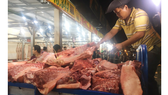 Chợ “vỡ trận”, heo không đeo vòng vẫn vào