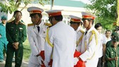 Đưa các liệt sĩ về nơi an táng tại nghĩa trang xã Bình Mỹ, huyện Bình Sơn, tỉnh Quảng Ngãi vào hồi đầu tháng 1-2018. Ảnh: NGUYỄN TRANG