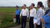 Phó Chủ tịch Ủy ban ATGT Quốc gia khảo sát tuyến tránh Quốc lộ 1 qua huyện Mộ Đức-Quảng Ngãi