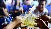 Ép buộc người khác uống bia là phạm pháp