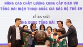 Ra mắt ứng dụng bảo vệ trẻ em “Tổng đài 111”. Ảnh: TTXVN