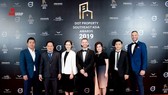 Đại diện Nam Group nhận giải tại sự kiện.